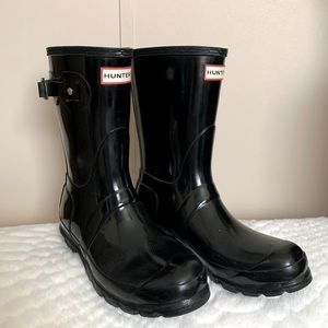 Black short hunter boots